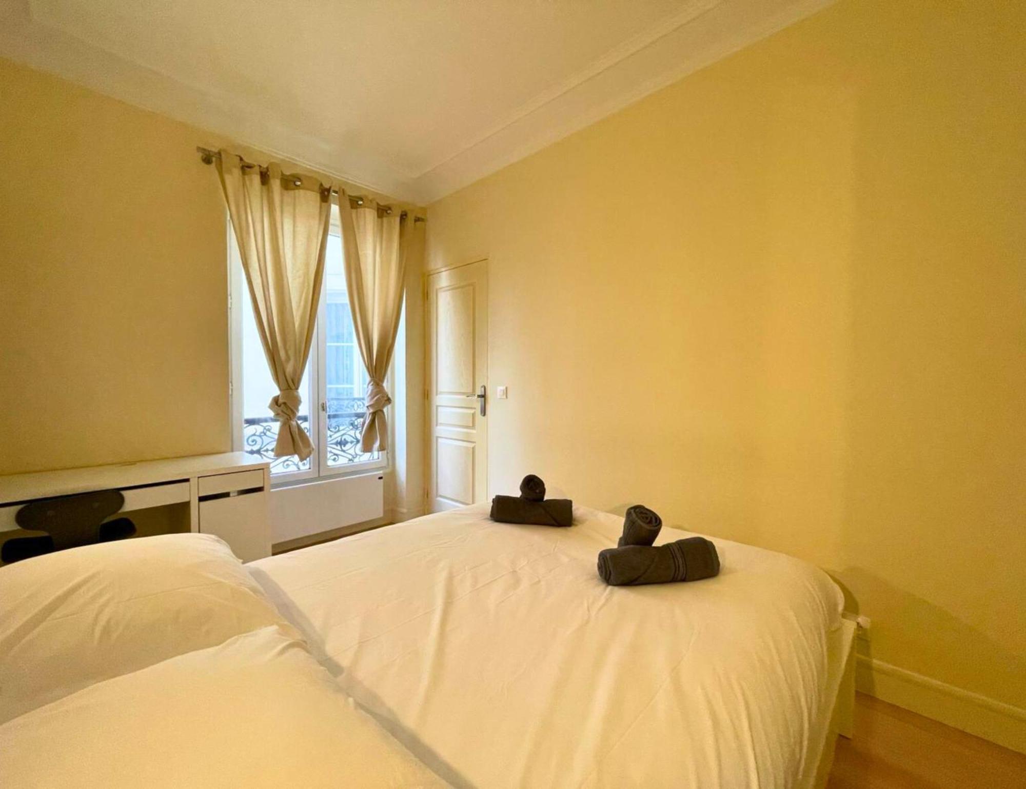 Chambre Lit Double Et Salon Avec Canape-Lit A 10 Minutes Des Champs Elysees Parijs Buitenkant foto
