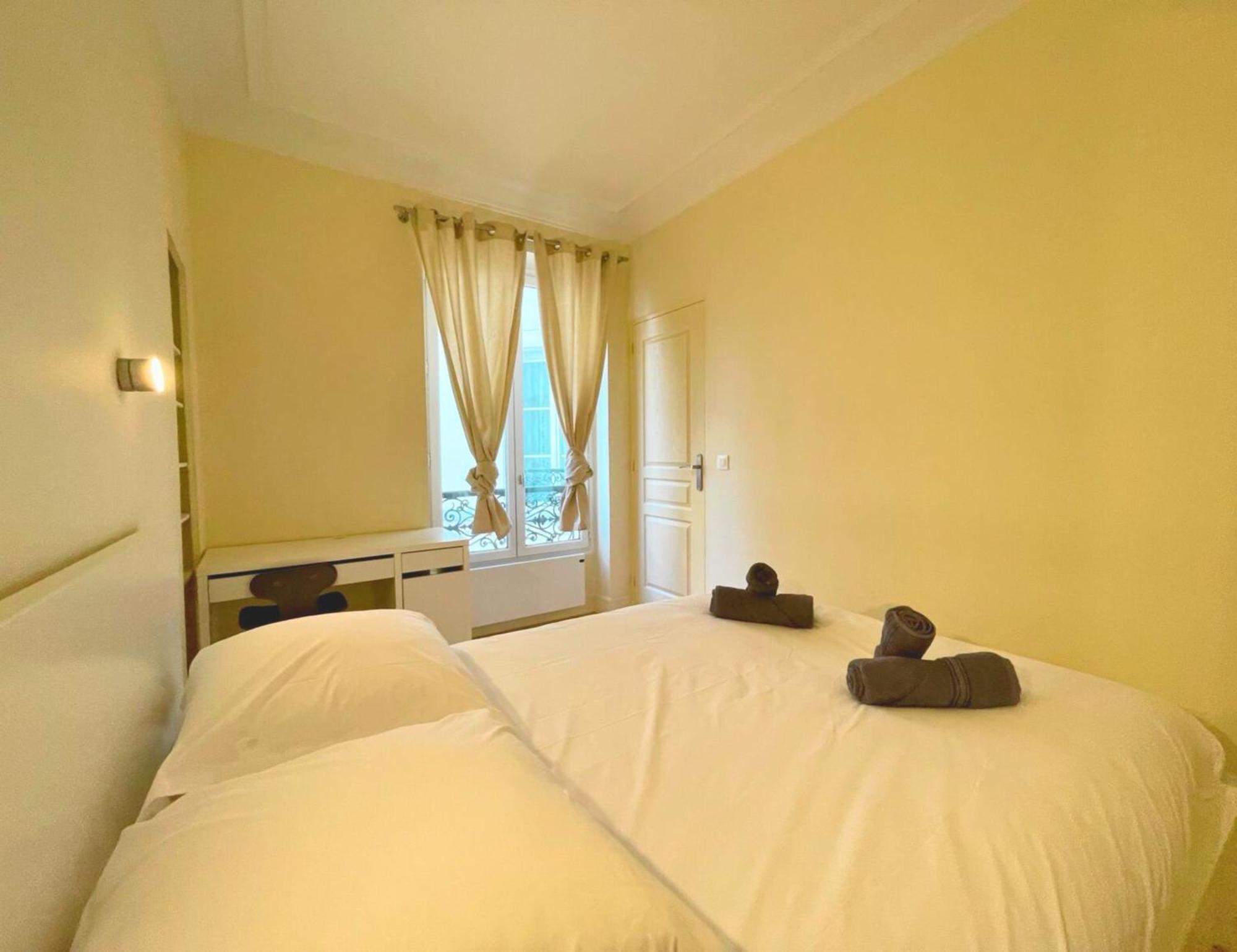 Chambre Lit Double Et Salon Avec Canape-Lit A 10 Minutes Des Champs Elysees Parijs Buitenkant foto
