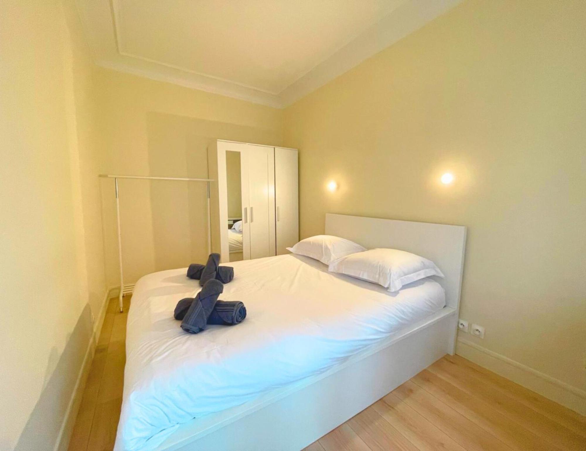 Chambre Lit Double Et Salon Avec Canape-Lit A 10 Minutes Des Champs Elysees Parijs Buitenkant foto