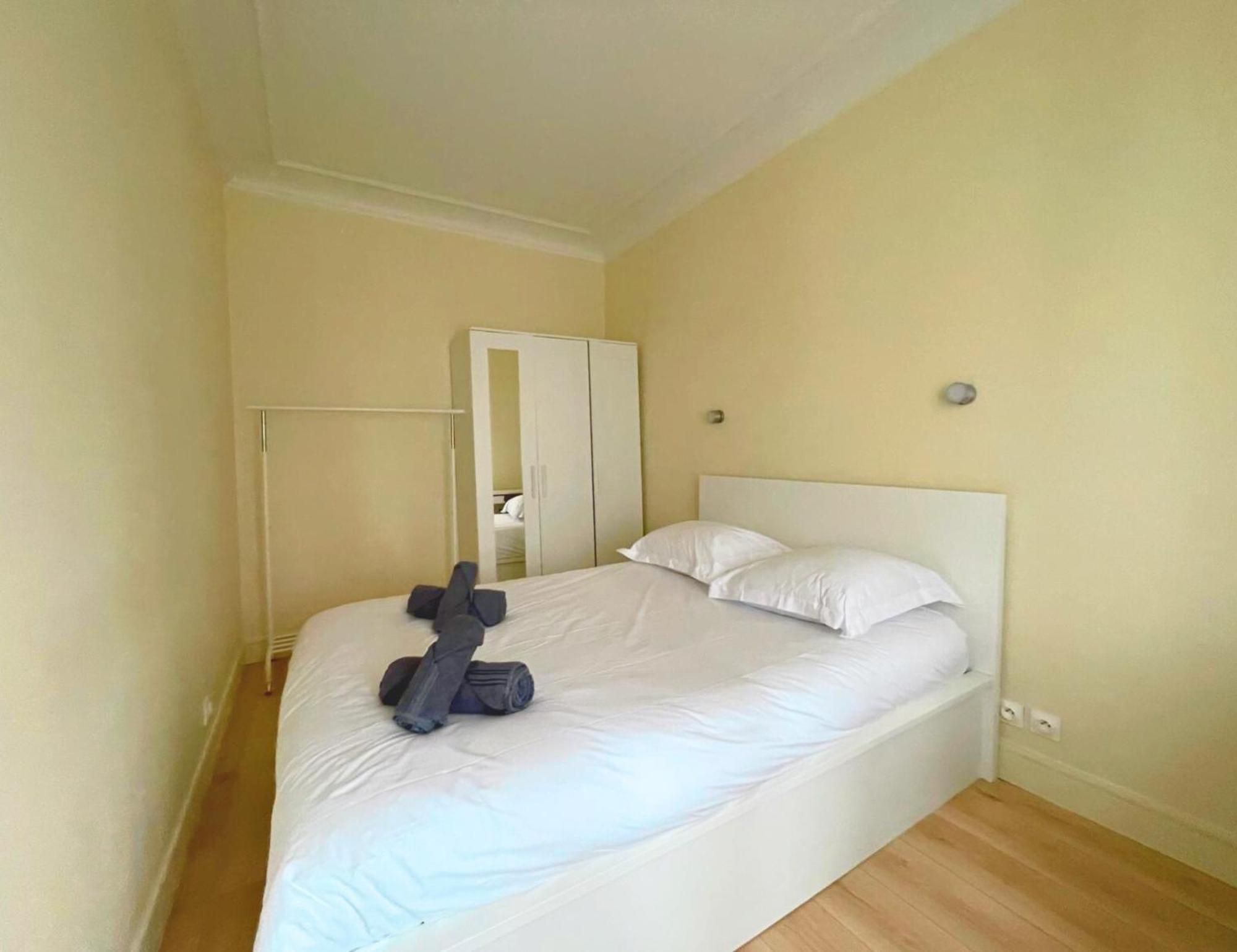 Chambre Lit Double Et Salon Avec Canape-Lit A 10 Minutes Des Champs Elysees Parijs Buitenkant foto